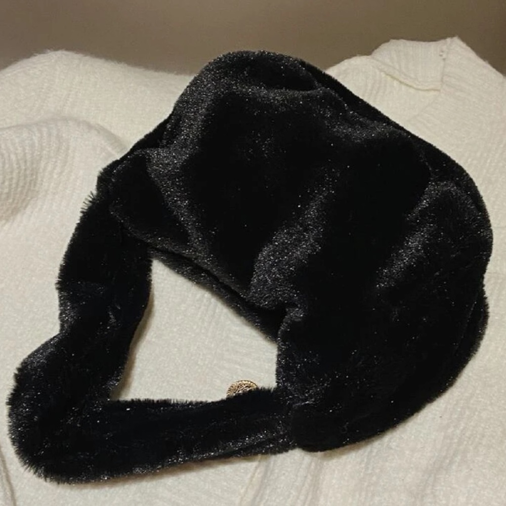 Minimalist fluffy handbag